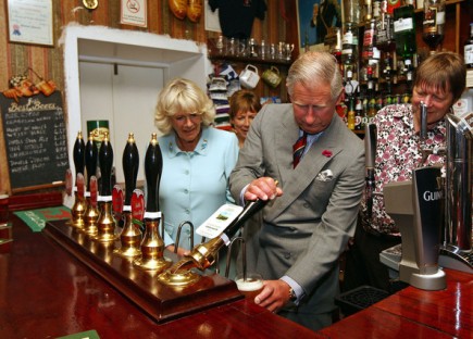 Prince Charles pulling a pint at the Neuadd Arms Hotel. Image courtesy of the Heart of Wales Brewery co. 