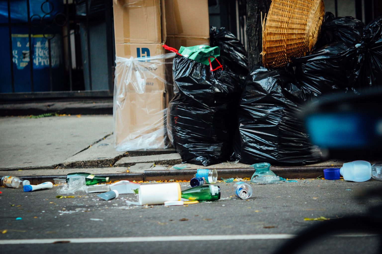 Two bin bag restriction in Vale of absolute rubbish, say