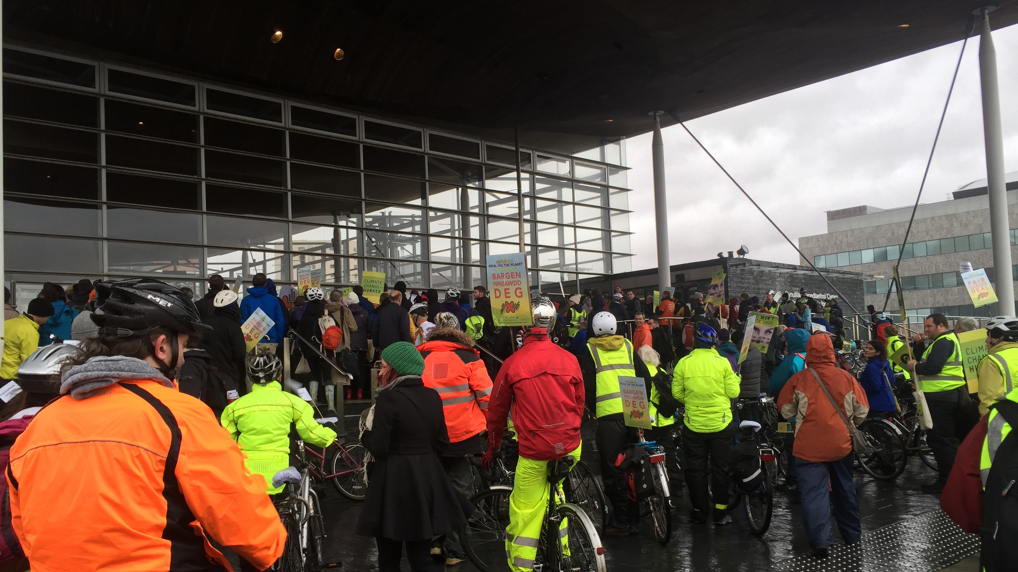 Hundreds people gathered at Cardiff Bay despite the terrible weather at 2 pm on 28 November 