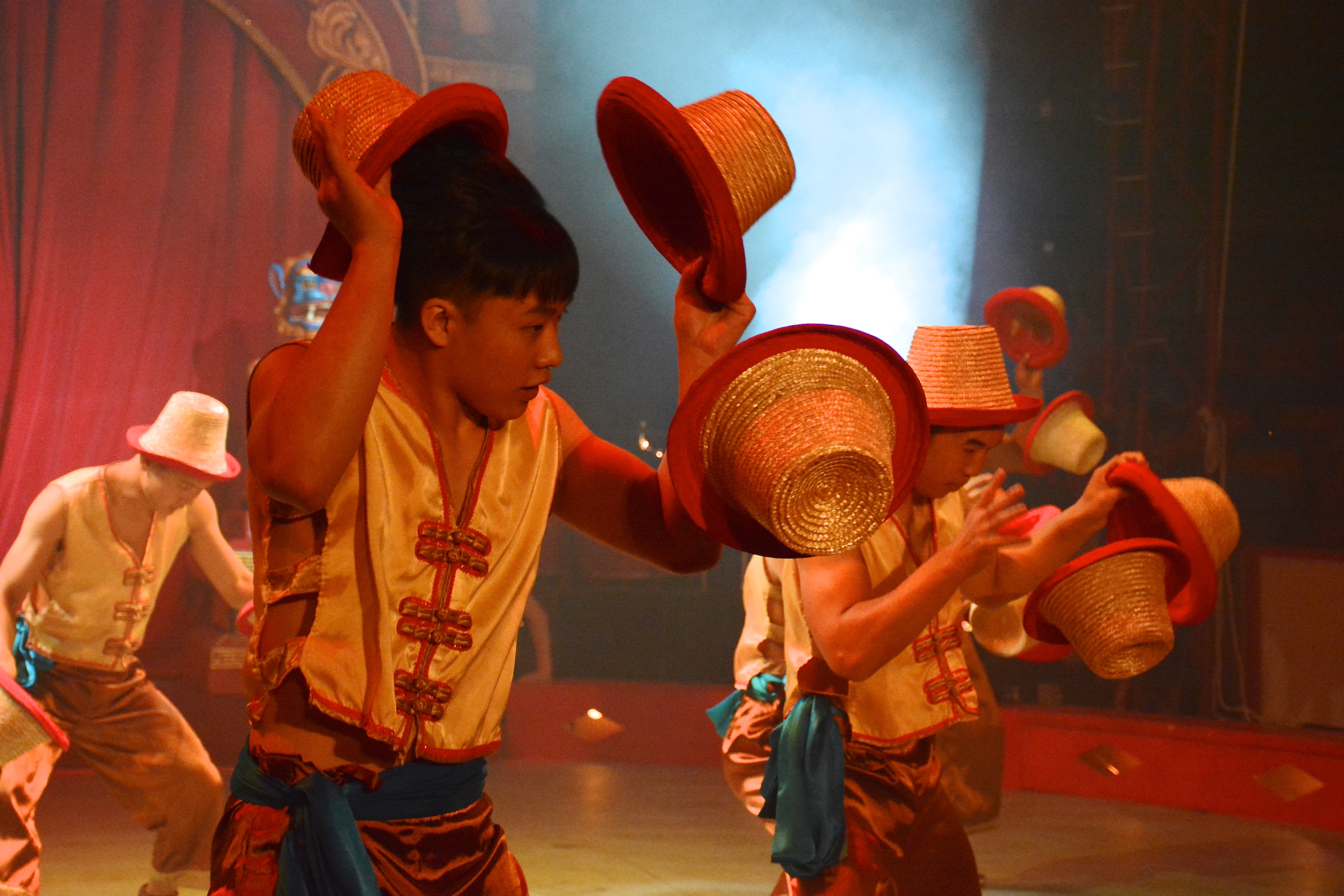 Hat Jogglers, the photo taken by Chinese State Circus, http://chinesestatecircus.com/