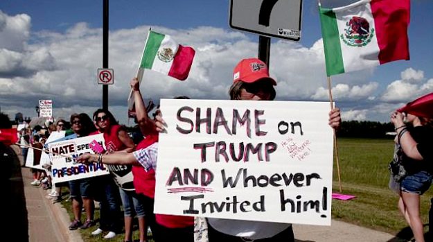 Mexicans and Americans in the US protest Trump Mexico wall order