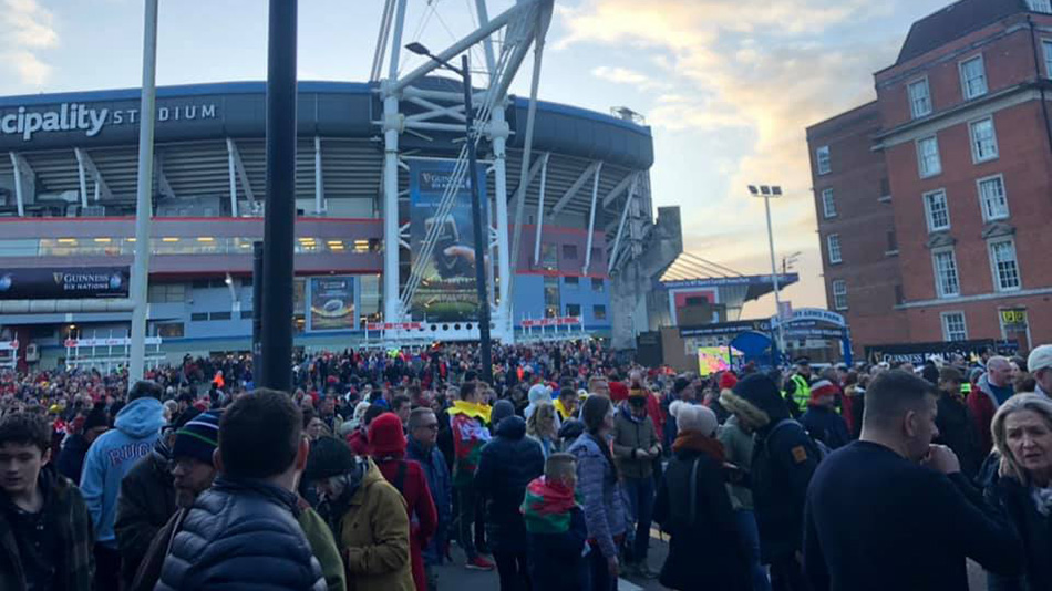 This image has an empty alt attribute; its file name is Welsh-rugby-fans-outside-the-stadium.jpg