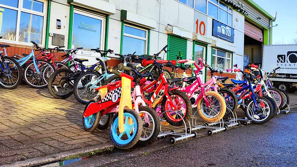 Kids bikes arranged next to each other
