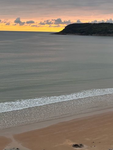 a chilly Caswell Bay in Wales
