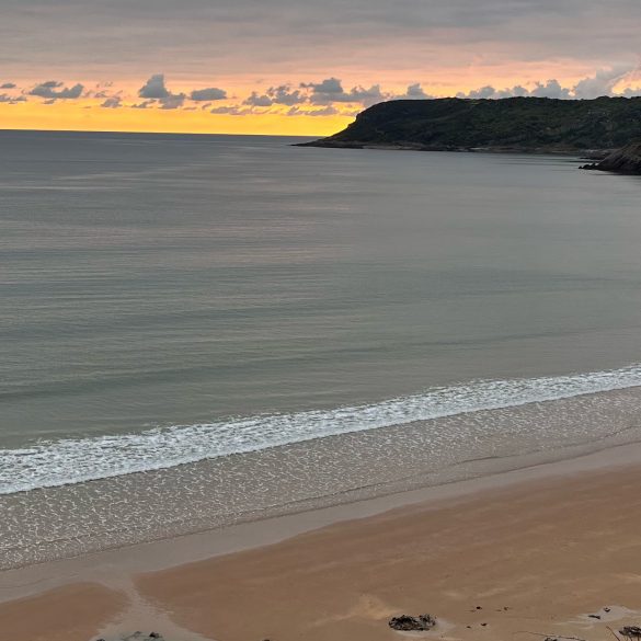 a chilly Caswell Bay in Wales