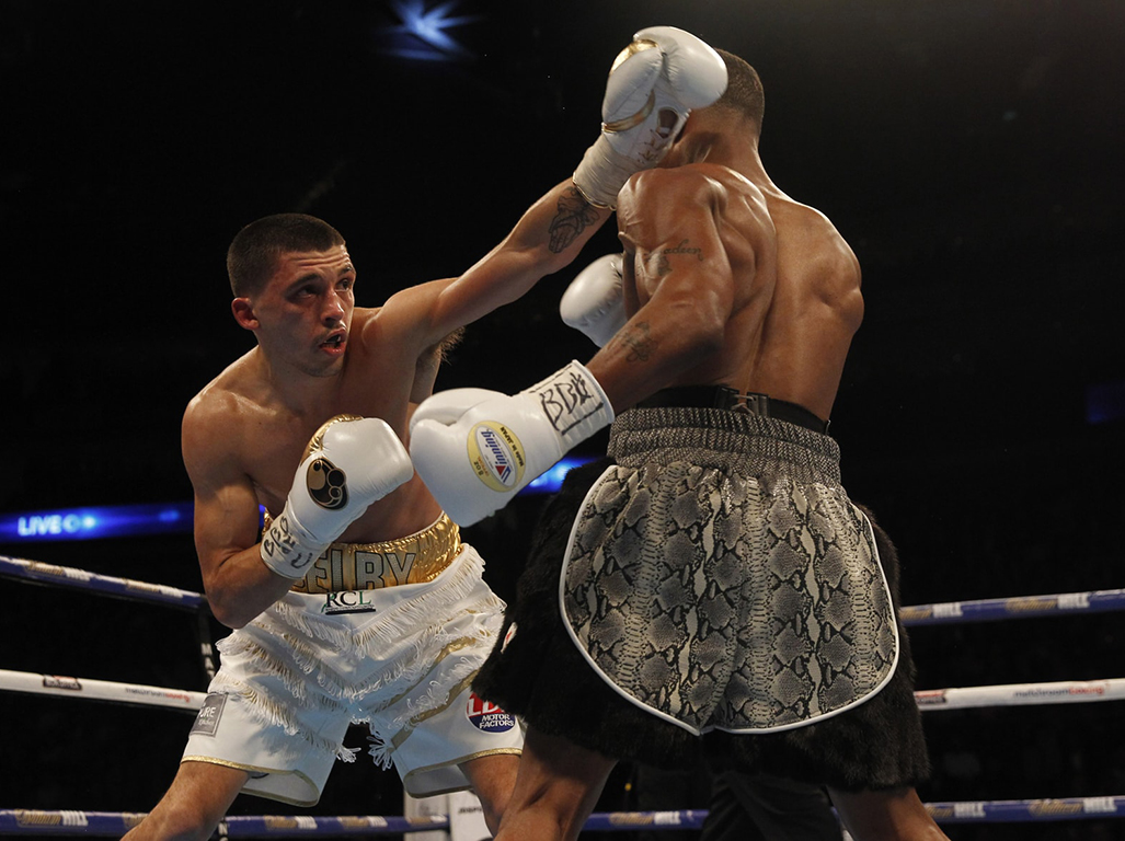 Selby fighting Eric Hunter in his last fight in April 2016.