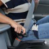 Woman puts on seatbelt. Photo: Wikicomms