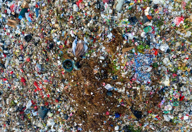 Rubbish pile | by Tom Fisk via Pexels