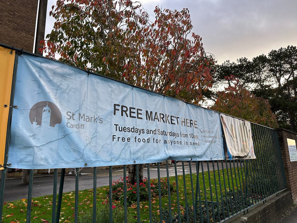Sign for the free food market 